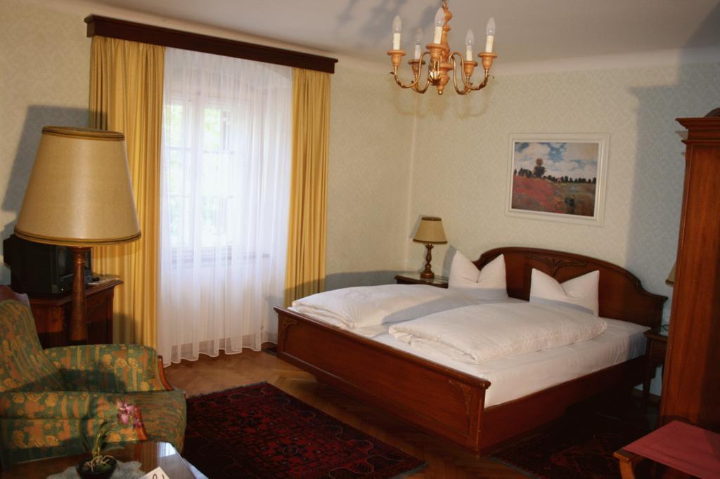 Schlosshotel Post Edelfreisitz Sprengenstein Imst Habitación foto